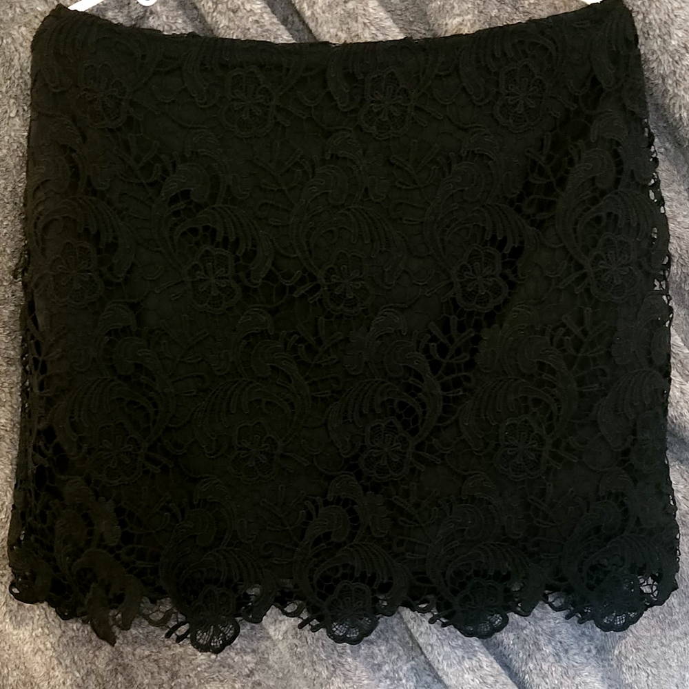 Lace skirt